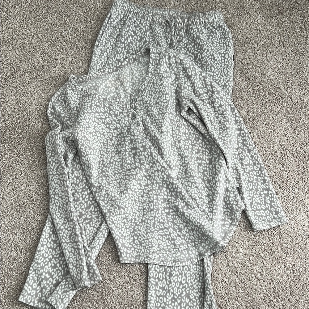 Eddie Bauer Animal Print Pajama Set